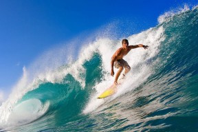 “宽板滑水：东三叉湖赛场创新运动，激情无限”